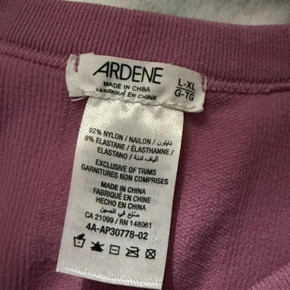 Ardene Ribbed V-Neck Crop Top - Picture 3 of 3